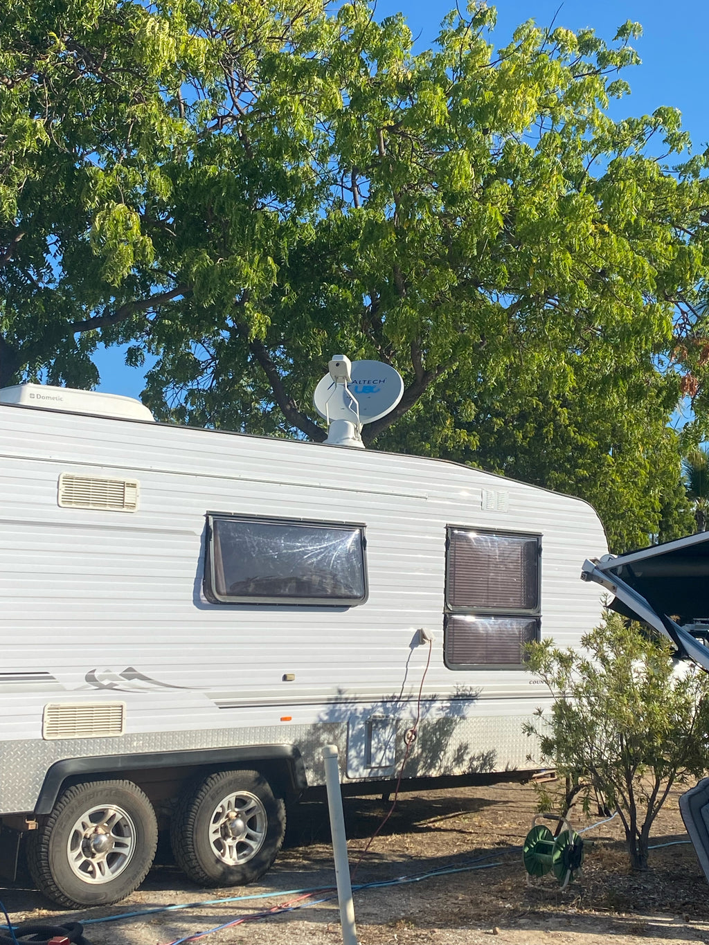 Halo 60 Auto Sat Dish - Small footprint with big performance