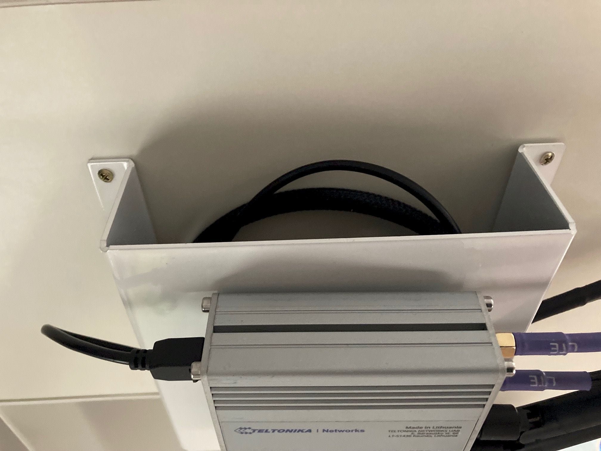 Caravan Internet Antenna | Reach 360 Antenna with Category 4 Router