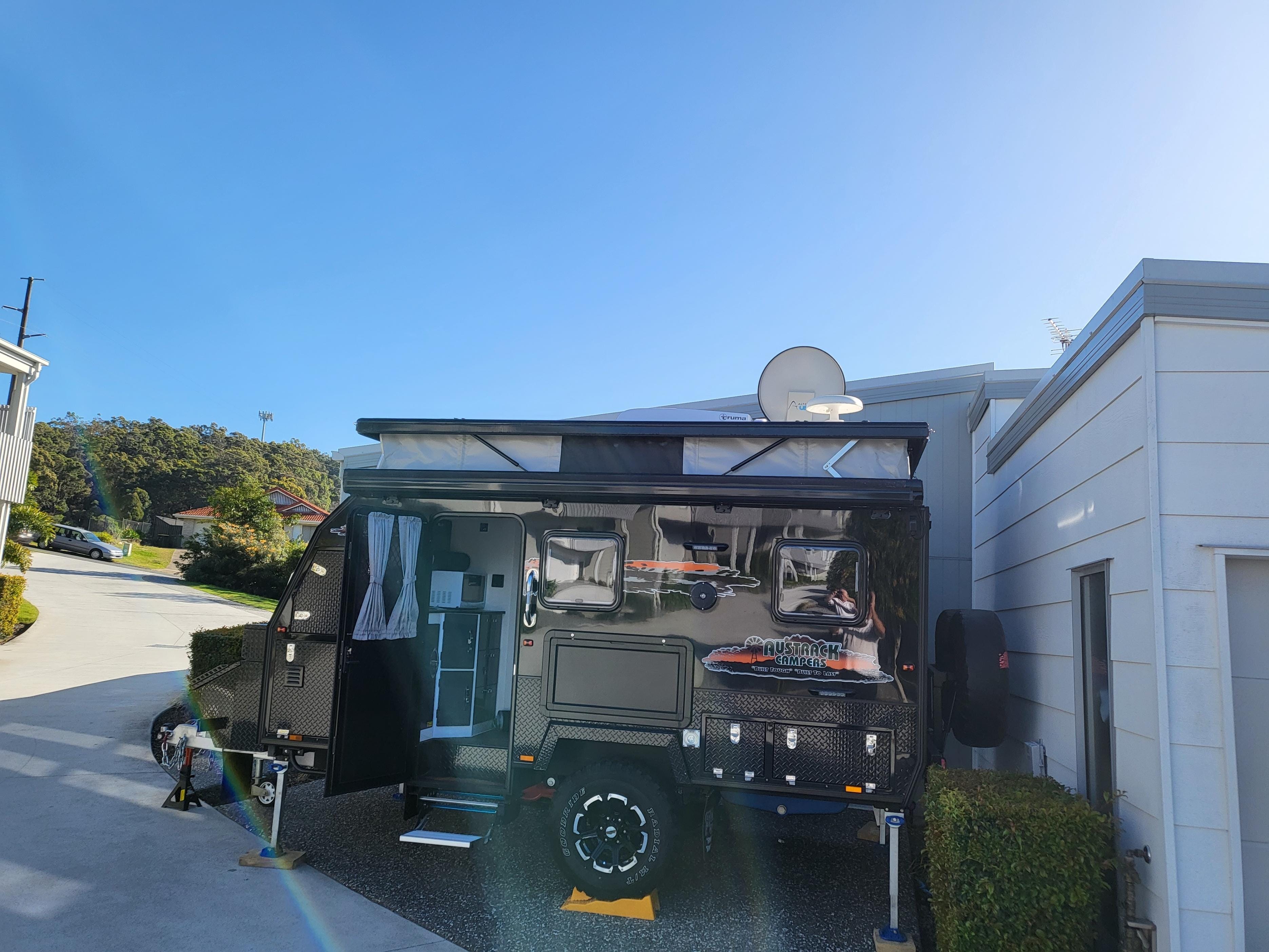 Altech UEC Aura (Halo) 60cm Auto Roof Caravan Satellite Dish