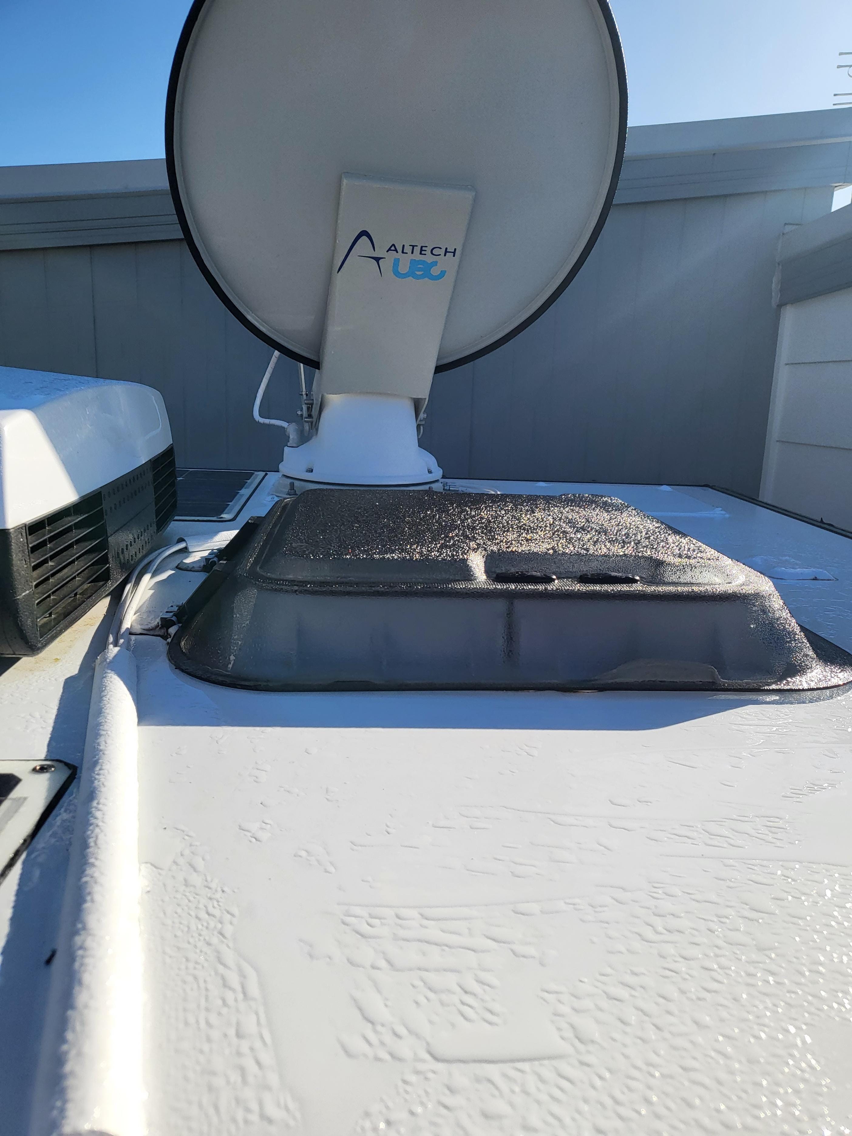 Altech UEC Aura (Halo) 60cm Auto Roof Caravan Satellite Dish